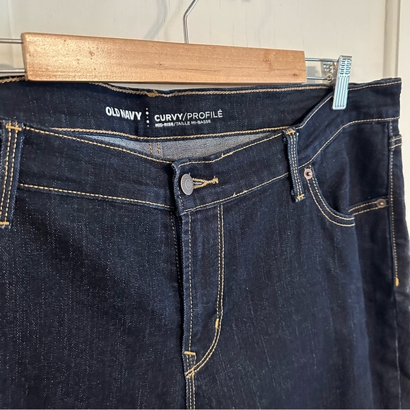 Old Navy | Curvy Super Dark Jeans - Picture 3 of 7